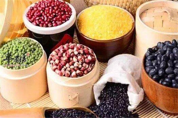 指甲出現豎紋？可能是肝臟在警示，喝水中加入這一天然食材助排肝毒